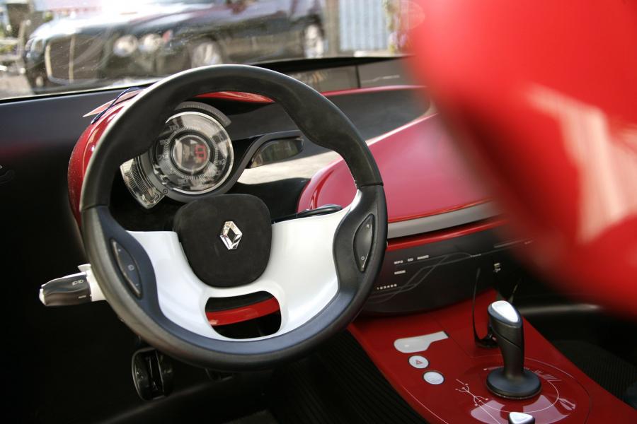  Renault Megane Coupe Concept 2008 года  (фото 13 из 28)